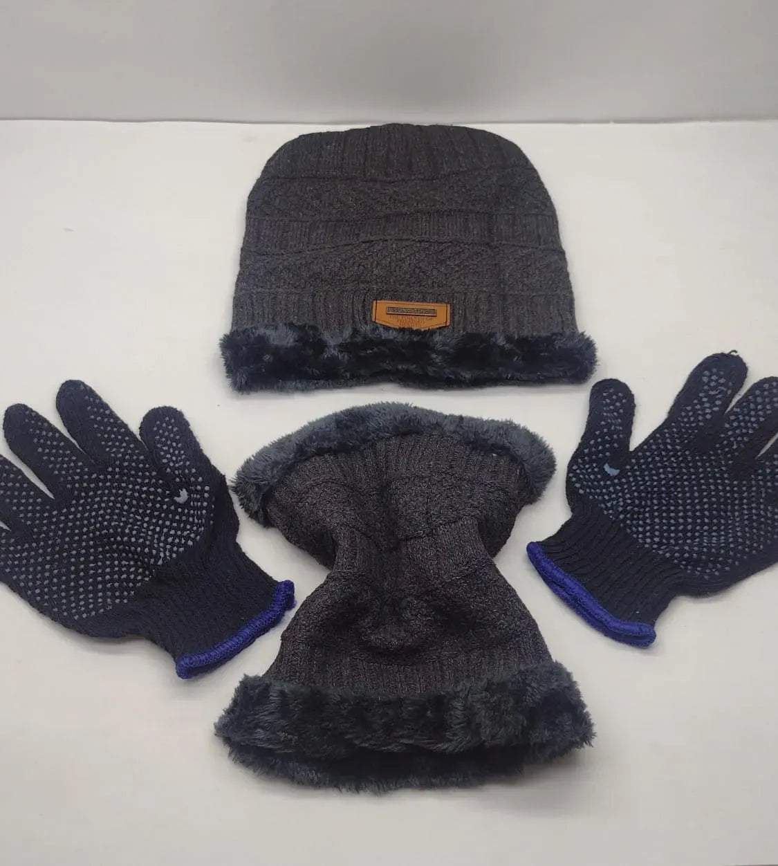 Beanie Cap-wool cap with neck warmer for men women winter cap for Unisex with free bike gloves Random colors